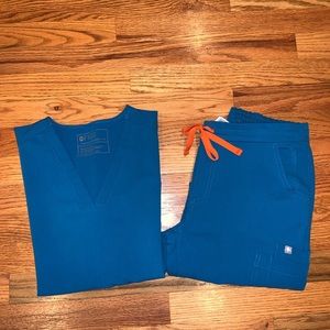 FIGS Casma Three-Pocket Scrub Top and FIGS Yola Skinny Scrub Pants set. Size: XS